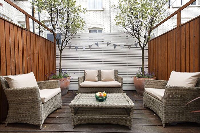 2 Bedroom Flat For Sale In Balfour Mews, Mayfair, London, W1K