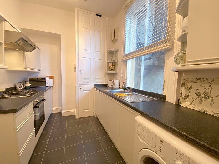 1 Bedroom Flat For Sale In Leeds Road, Harrogate, HG2