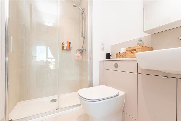 2 Bedroom Flat For Sale In Khartoum Walk, Chatham, Kent, ME4