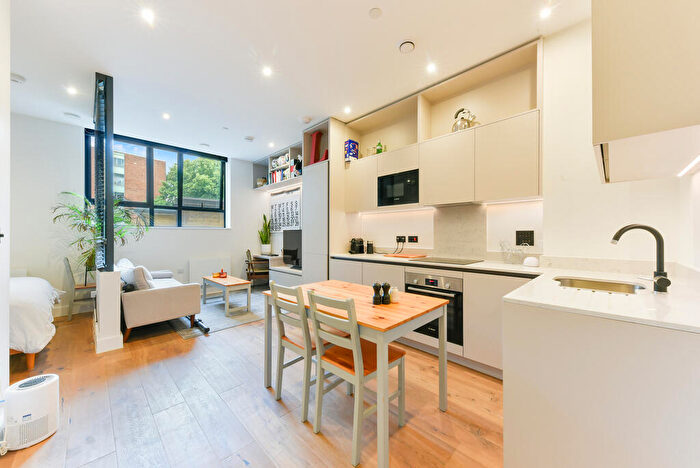 Studio To Rent In Balham High Road, SW12