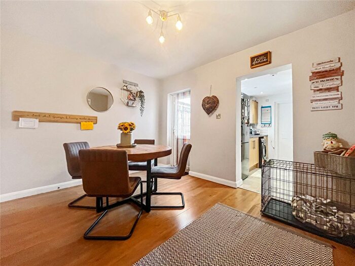 3 Bedroom Terraced House For Sale In Gordon Road, Gillingham, Kent, ME7