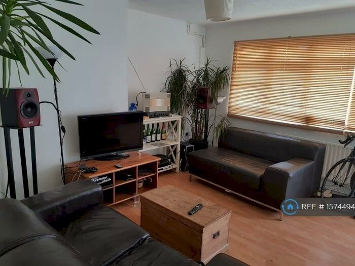 3 Bedroom Maisonette To Rent In Carisbrooke Gardens, London, SE15