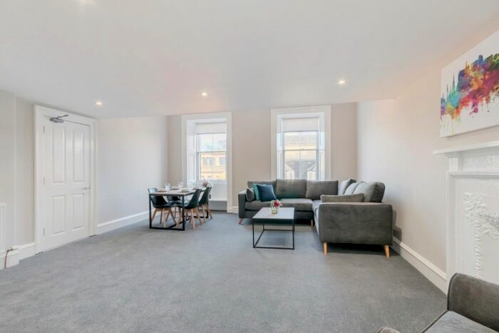 3 Bedroom Flat To Rent In George Street, New Town, Edinburgh, EH2