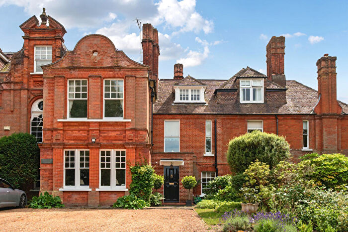 5 Bedroom House For Sale In Perry Hill, Worplesdon, GU3
