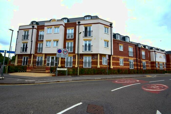 1 Bedroom Flat To Rent In New Lane, Havant, Hampshire, PO9