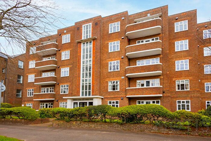 4 Bedroom Flat For Sale In Sandgate Road, Folkestone, CT20