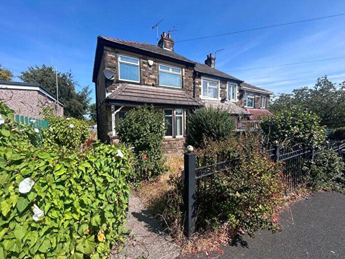 3 Bedroom Semi-Detached House For Sale In Dalcross Grove, Bradford, West Yorkshire, BD5
