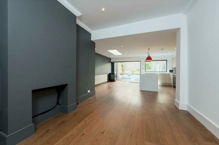 5 Bedroom House To Rent In Temperley Road, Balham, London, SW12