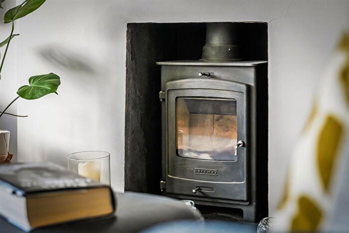 2 Bedroom Maisonette For Sale In Links Road, Ashtead, KT21