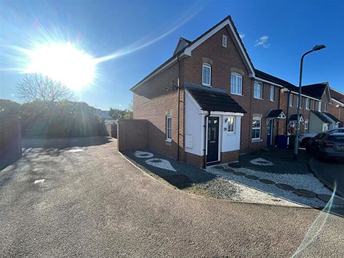 3 Bedroom Semi-Detached House For Sale In Hill House Drive, Chadwell St. Mary, Grays, RM16