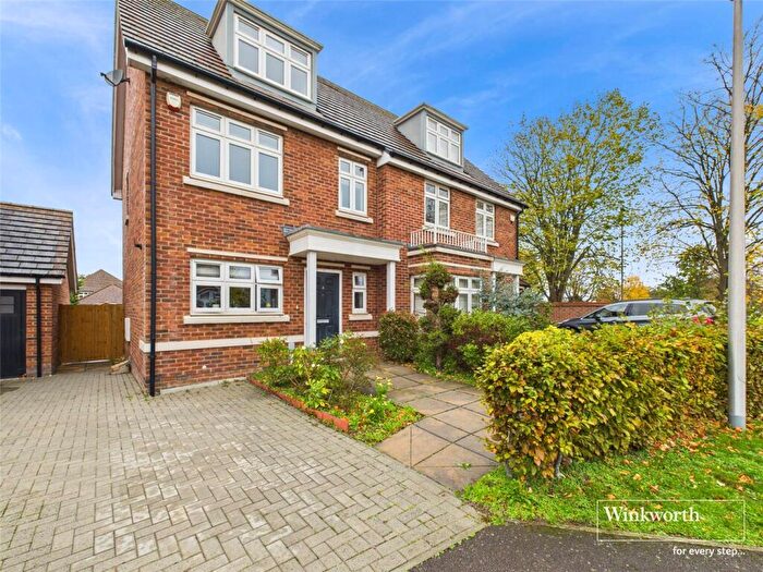 3 Bedroom Semi Detached House To Rent In Freshers Grove, Earley, Reading, Berkshire, RG6