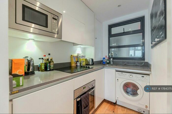 2 Bedroom Flat To Rent In Turner Street, London, E1