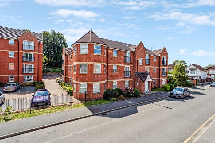 2 Bedroom Flat For Sale In Walton Road, Bushey, Hertfordshire, WD23