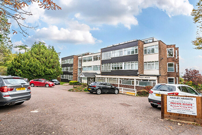 2 Bedroom Flat To Rent In Hadley Road, Barnet, North London, EN5