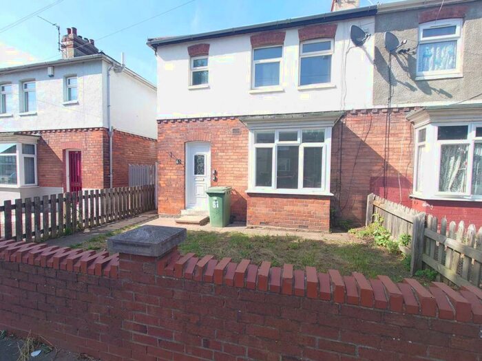 3 Bedroom Semi-Detached House To Rent In Sutcliffe Avenue, Grimsby, DN33