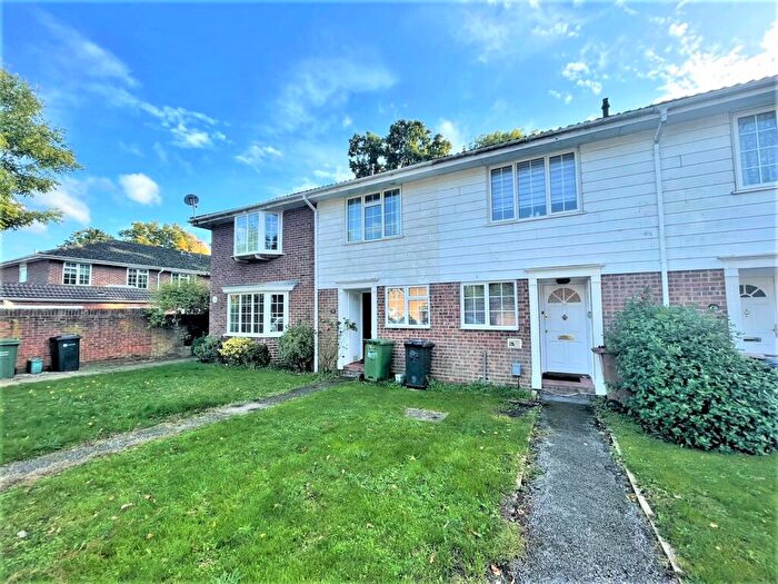2 Bedroom Terraced House To Rent In Cumberland Avenue, Guildford, Surrey, GU2