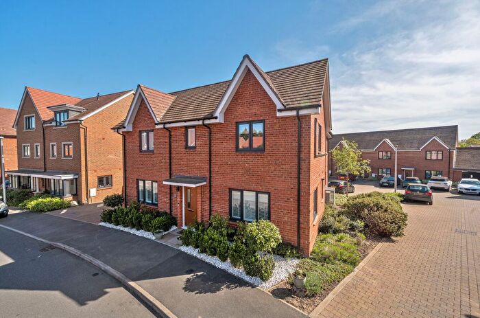 3 Bedroom Detached House For Sale In Quiller Avenue, Arborfield Green, Reading, Berkshire, RG2
