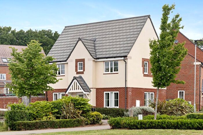 3 Bedroom Detached House For Sale In Thompson Drive, Storrington, RH20