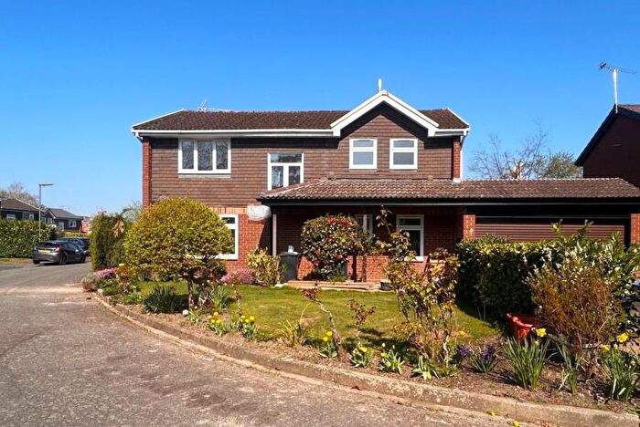 4 Bedroom Detached House To Rent In Woking, Surrey, GU21