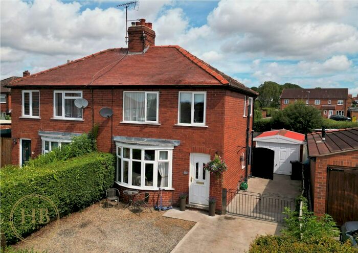 3 Bedroom Semi-Detached House For Sale In Whitfield Avenue, Pickering, YO18