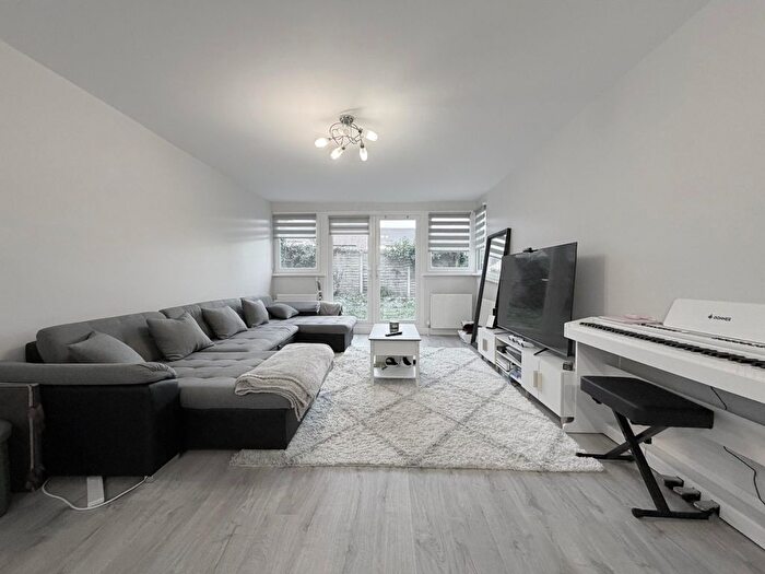 2 Bedroom Flat To Rent In Lordship Lane, London, N22