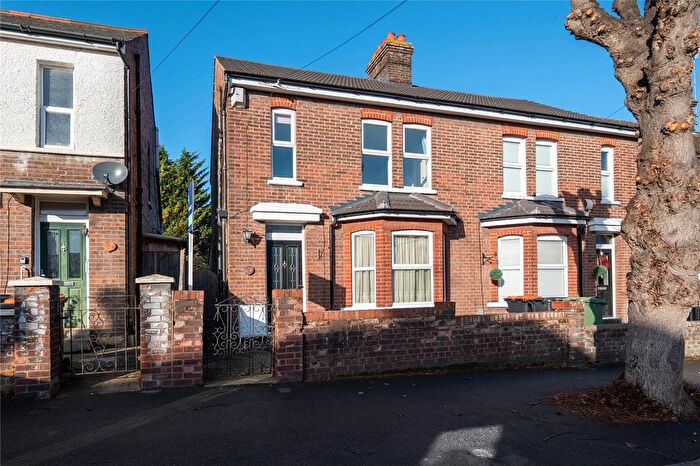 3 Bedroom Semi-Detached House For Sale In Clifton Road, Dunstable, Bedfordshire, LU6