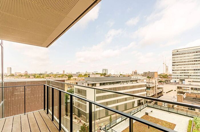 2 Bedroom Flat To Rent In St Gabriel Walk, Elephant And Castle, London, SE1