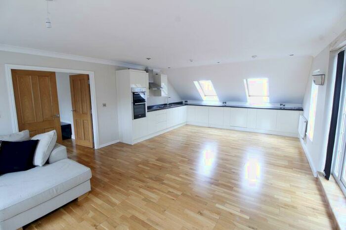 3 Bedroom Flat To Rent In Park Lane, Poynton, SK12