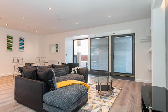 Apartment To Rent In Kenyon Forge, Kenyon Street, B18