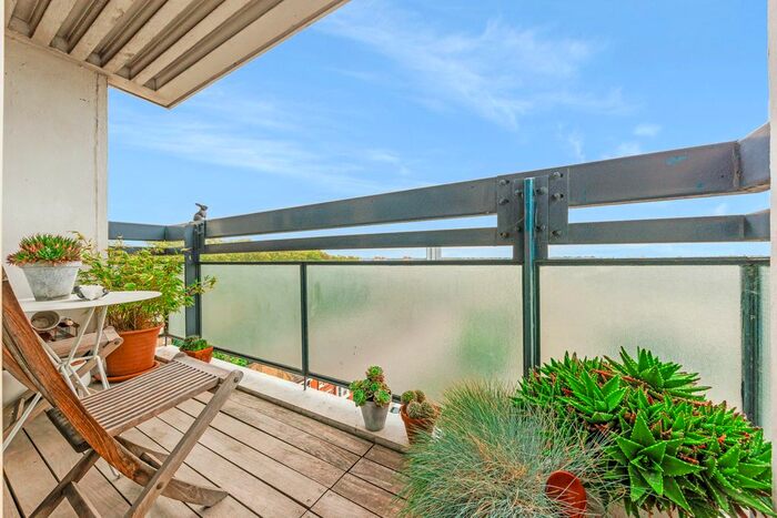 2 Bedroom Flat To Rent In Ethelburga Tower, SW11