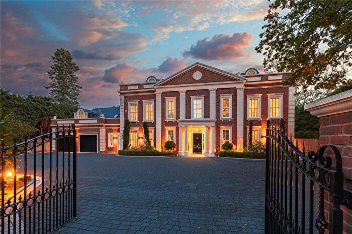 6 Bedroom Detached House For Sale In Chargate Close, Burwood Park, KT12