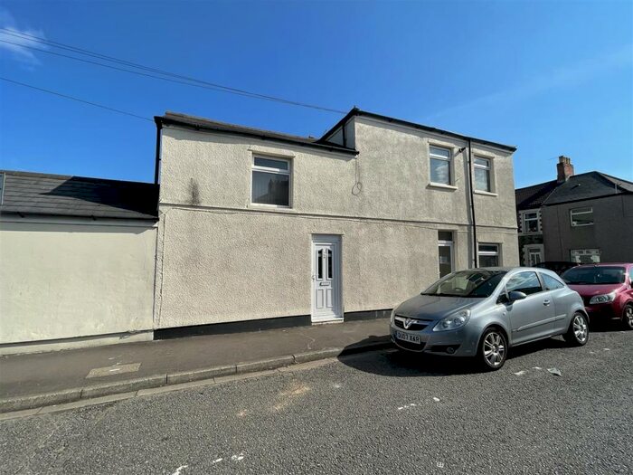 4 Bedroom Flat To Rent In Letty Street, Cardiff, CF24