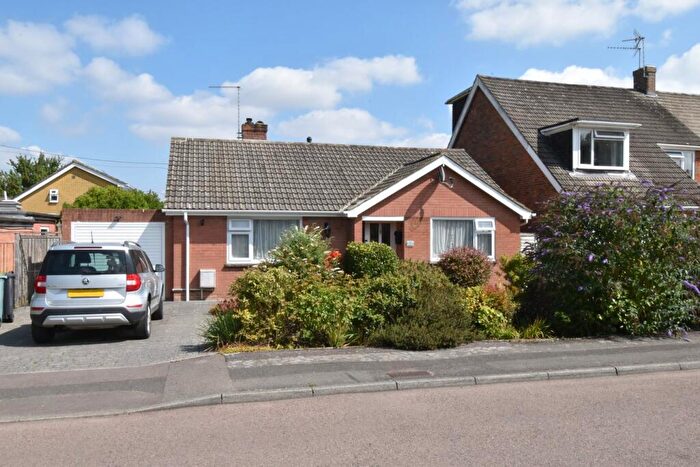 2 Bedroom Detached Bungalow For Sale In Chestnut Drive, Kingswood, ME17