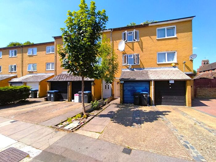 3 Bedroom Property To Rent In Strand Place, Edmonton, N18