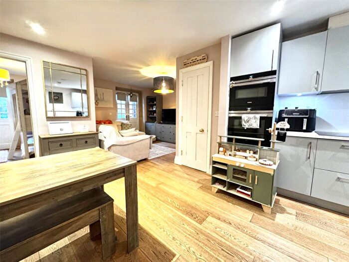 1 Bedroom Apartment For Sale In King Edward Vii, Easebourne, Midhurst, West Sussex, GU29