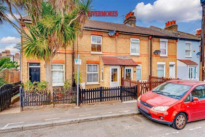 2 Bedroom Terraced House For Sale In Ducketts Road, Crayford, Dartford, DA1