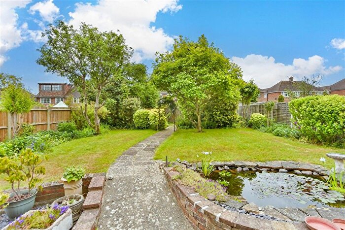 4 Bedroom Detached House For Sale In The Shades, Strood, Rochester, Kent, ME2