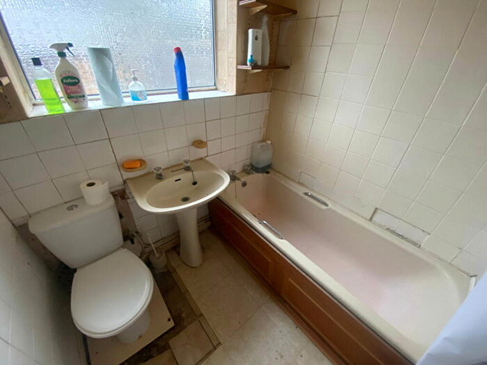 2 Bedroom Semi-Detached Bungalow For Sale In Conway Grove, Chadderton, OL9