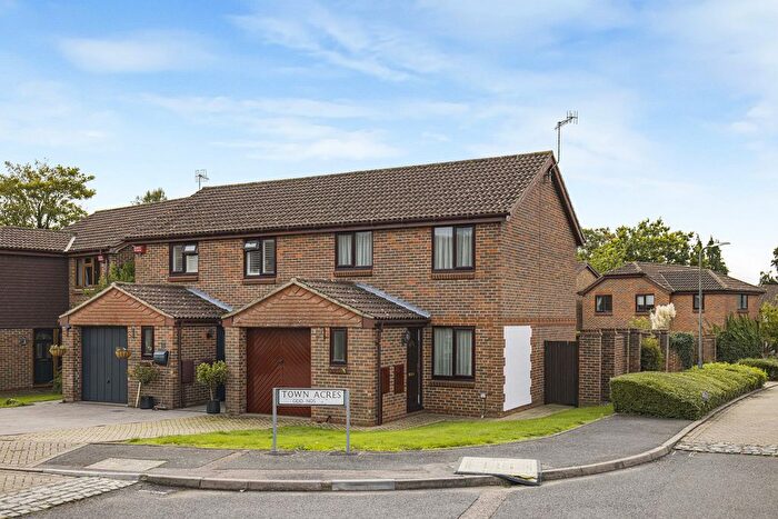 3 Bedroom Semi-detached House For Sale In Town Acres, Tonbridge, TN10