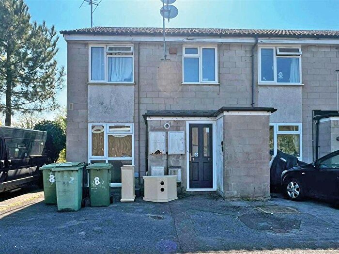 2 Bedroom Flat For Sale In Chawton Park Road, Alton, GU34