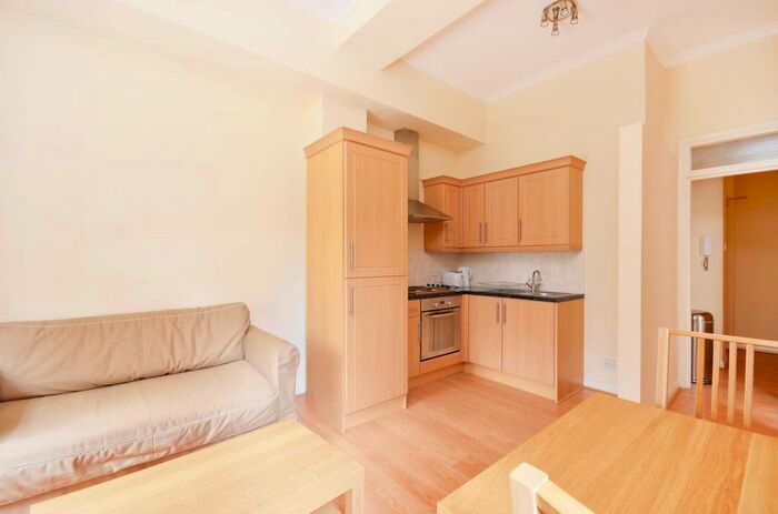 1 Bedroom Flat To Rent In Kings Road, Chelsea, London, SW10