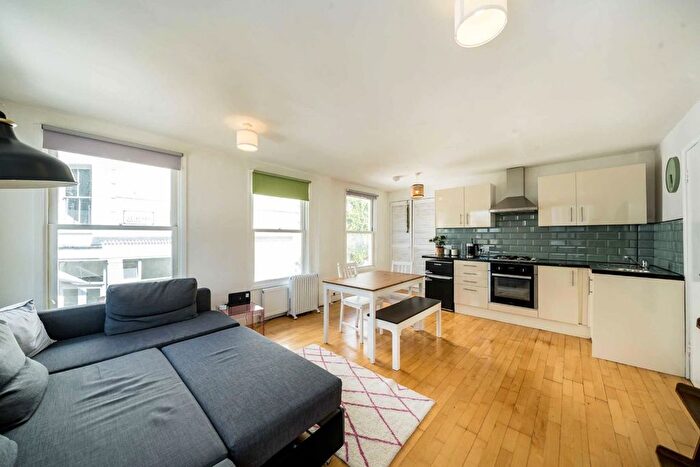 1 Bedroom Flat To Rent In St Lukes Mews, North Kensington, W11
