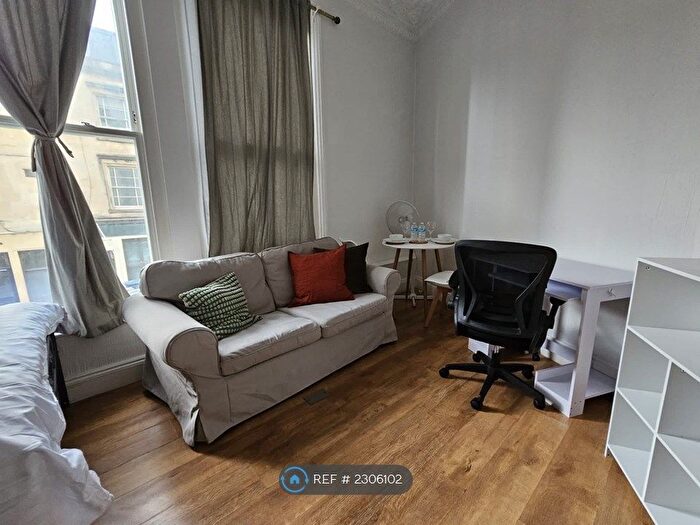 Studio To Rent In First Floor, Bristol, BS8 - Photo 3
