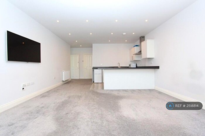 Studio To Rent In Mill Hill, London, NW7