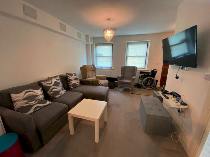 1 Bedroom Terraced House To Rent In High Street, Aldershot, GU11