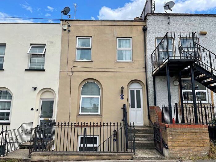 1 Bedroom Flat To Rent In Peacock Street, Gravesend, Kent, DA12