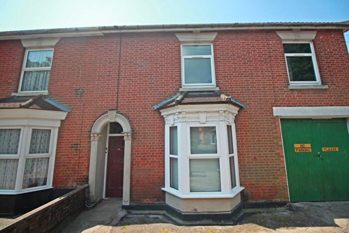 Flat To Rent In Weston Grove Road, Woolston, Southampton, SO19