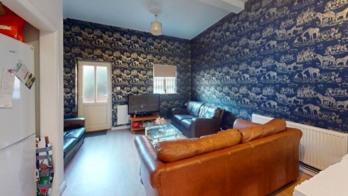 6 Bedroom Semi-Detached House To Rent In Russell Street, Nottingham, NG7