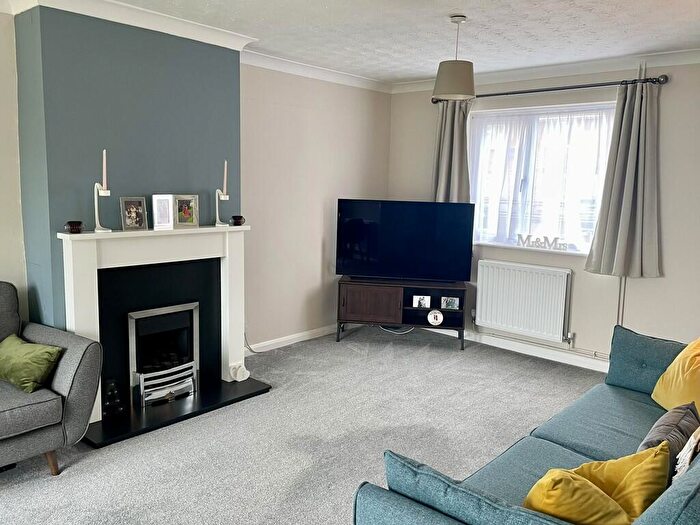 3 Bedroom Terraced House For Sale In The Rowlands, Biggleswade, SG18