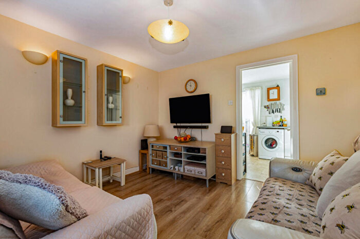 2 Bedroom Semi-Detached House For Sale In Havelock Road, Oxford, OX4